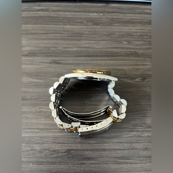 Vintage two tone Seiko quartz watch 7N43 8111 - Picture 6 of 6